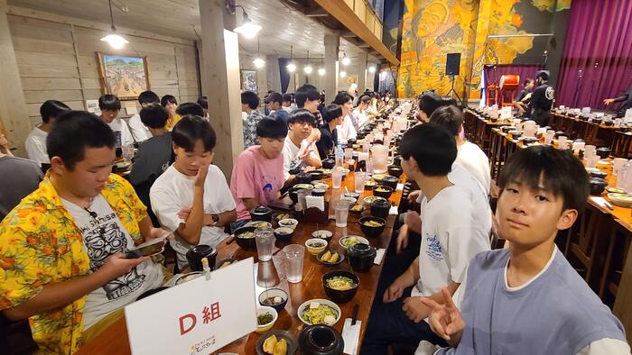 10月28日（月）78期生HR合宿のBCDFG組は、一緒に昼食を取っています。②D組