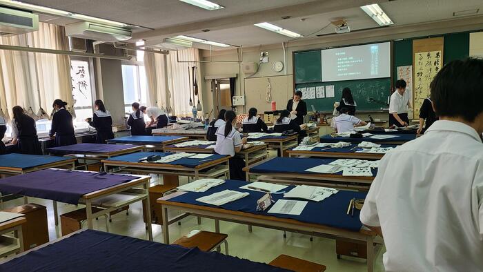6月3日(月)6限にもう一人の教育実習生による2年生書道の授業を見ました。