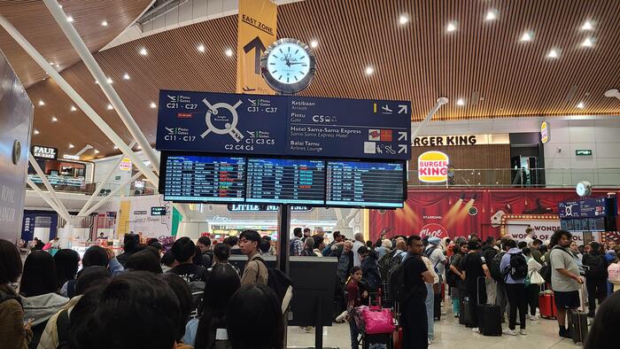 8月13日(火)人の時間を奪うということ=マレーシア航空で起きたこと 往路①