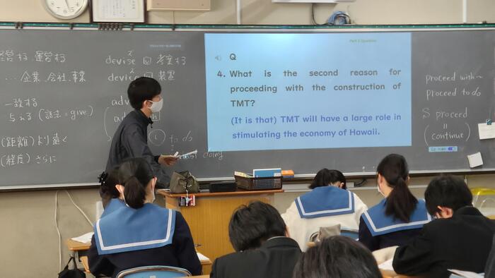 11月16日(木)2限に2年生の英語の授業を見学しました。