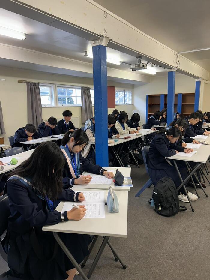 7月29日（月）Mount Albert Grammar Schoolで、生徒全員がオリエンテーションと最初の英語テストです。