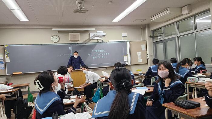 11月6日(月)6限に3年生の国語現代文の授業を見学しました。