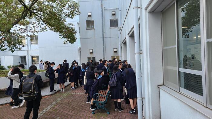 4月2日(火)2、3年生のクラス発表が9時に掲示されました。