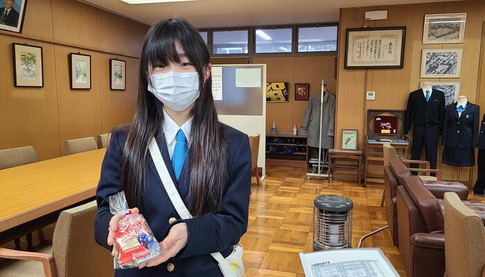 2月17日（月）朝、始業前に校長室にノックがあり、バレンタインデーのチョコレートを渡したいと生徒が訪ねて来てくれました。