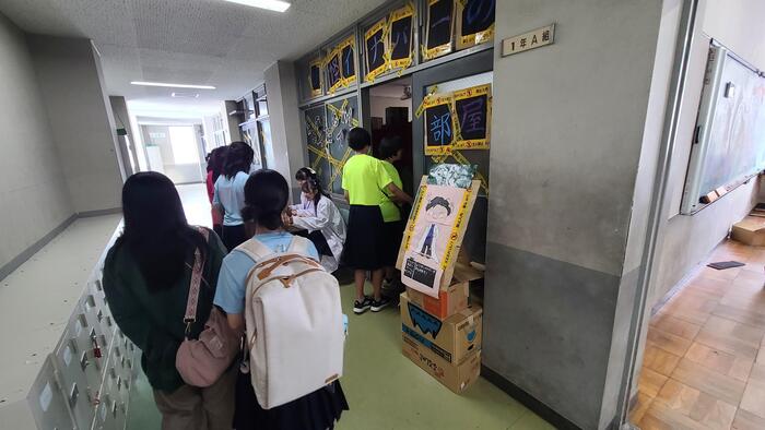 9月1日（金）1年A組は「妖怪イナバーの部屋」という迷路を作っていました。
