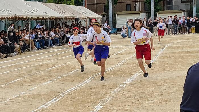 6月6日（木）最終競技は団対抗リレーです。まず女子から。