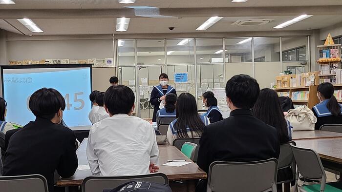 11月18日(金)放課後に図書館で校内ビブリオバトルが行われました。