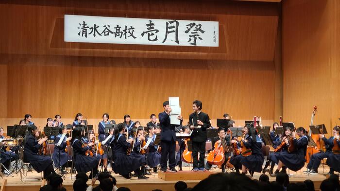 12月20日（水）壱月祭はオーケストラ・アンサンブル部がステージで準備し結果発表がありました。