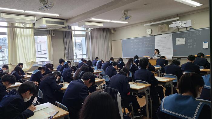 4月9日(火)午前中に2年生は外部模試を受けています。