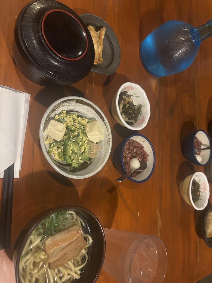 お昼をたべています