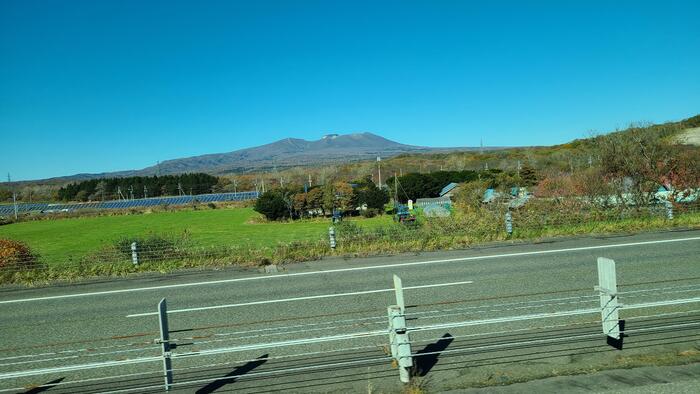 10月25日（火）高速道路から樽前山が見えました。
