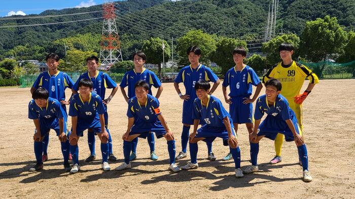 9月4日（日）午前中はサッカー部の公式戦を応援に行きました。