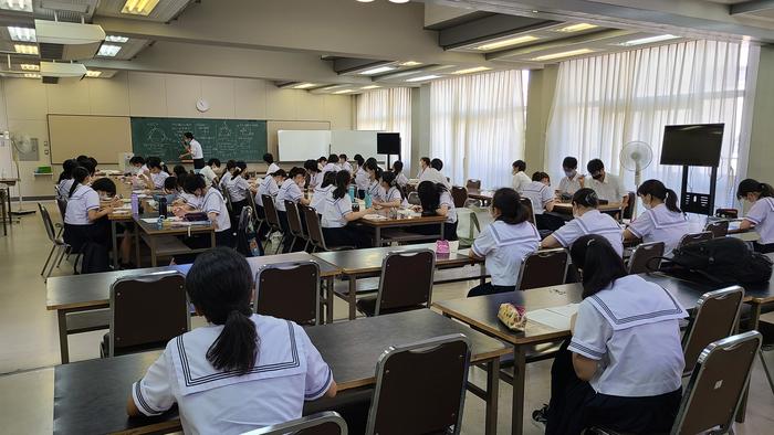 8月2日（火）清水谷セミナー（3年生夏季集中講習）3限の数学ⅠAを見に行きました。