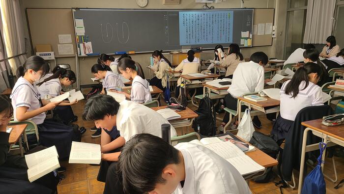 10月21日(月)3限に3年生の国語古典の授業を見学しました。