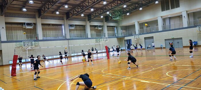 7月28日（金）午後も野球部や女子バレーボール部、男子バスケットボール部が部活中。熱中症要警戒、無理は厳禁。