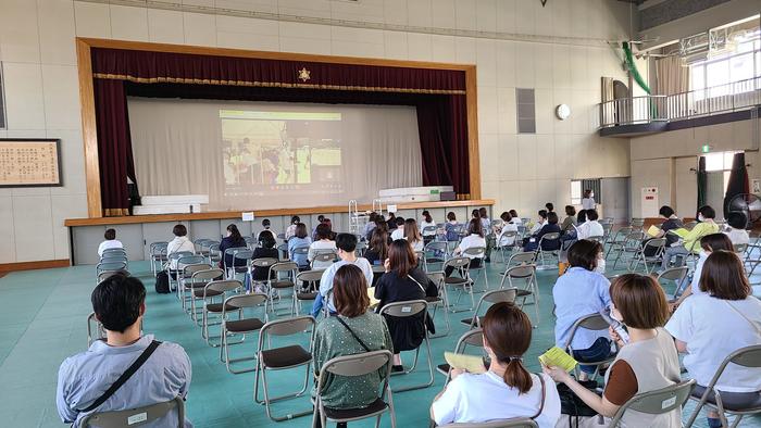 6月9日(木)3年生の保護者の方は、体育館で体育祭をライブビューイング
