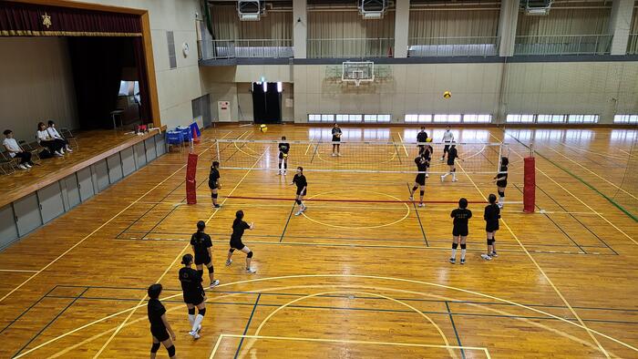 8月18日(金)中学生向け クラブ体験・見学会を実施。2日め⑧男子バスケットボール部、女子バレーボール部