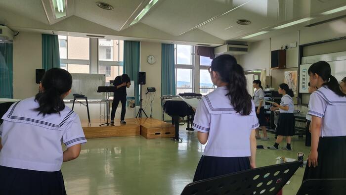 7月31日（月）合唱部も5階の音楽教室で練習していました。