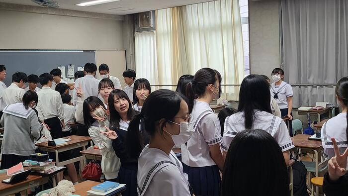 10月22日(火)3年生は、6限に入試の自己推薦書の作成を研究した後、7限は来週のスポーツ大会の戦術の研究をしていました。