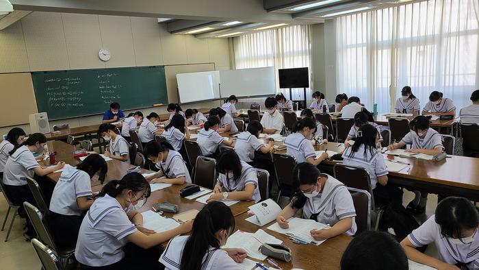 8月3日（水）清水谷セミナー（3年生夏季集中講習）2限の英語Readingを見に行きました。