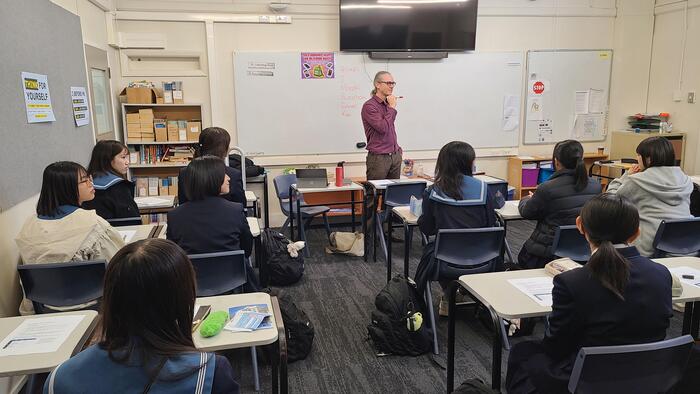7月30日（火）Mount Albert Grammar Schoolで、生徒全員が2日め1限のニュージーランドの文化の授業を英語で受けています。