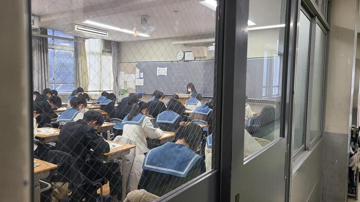 1月18日(木)2年生は終日、共通テスト高2模試に挑んでいます。