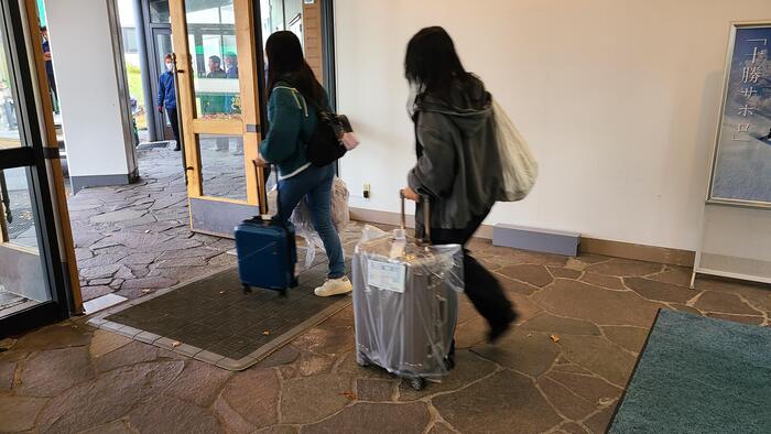 10月27日（金）HR合宿4日め 朝8時から手荷物はトラックに積み込んで、宅配便で自宅に送ります。