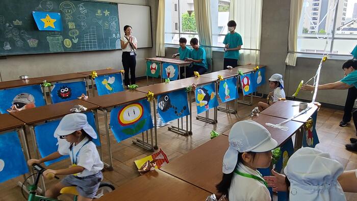 9月1日(金)真田山幼稚園と味原幼稚園の園児が縁日企画に来てくれました。②1年F組