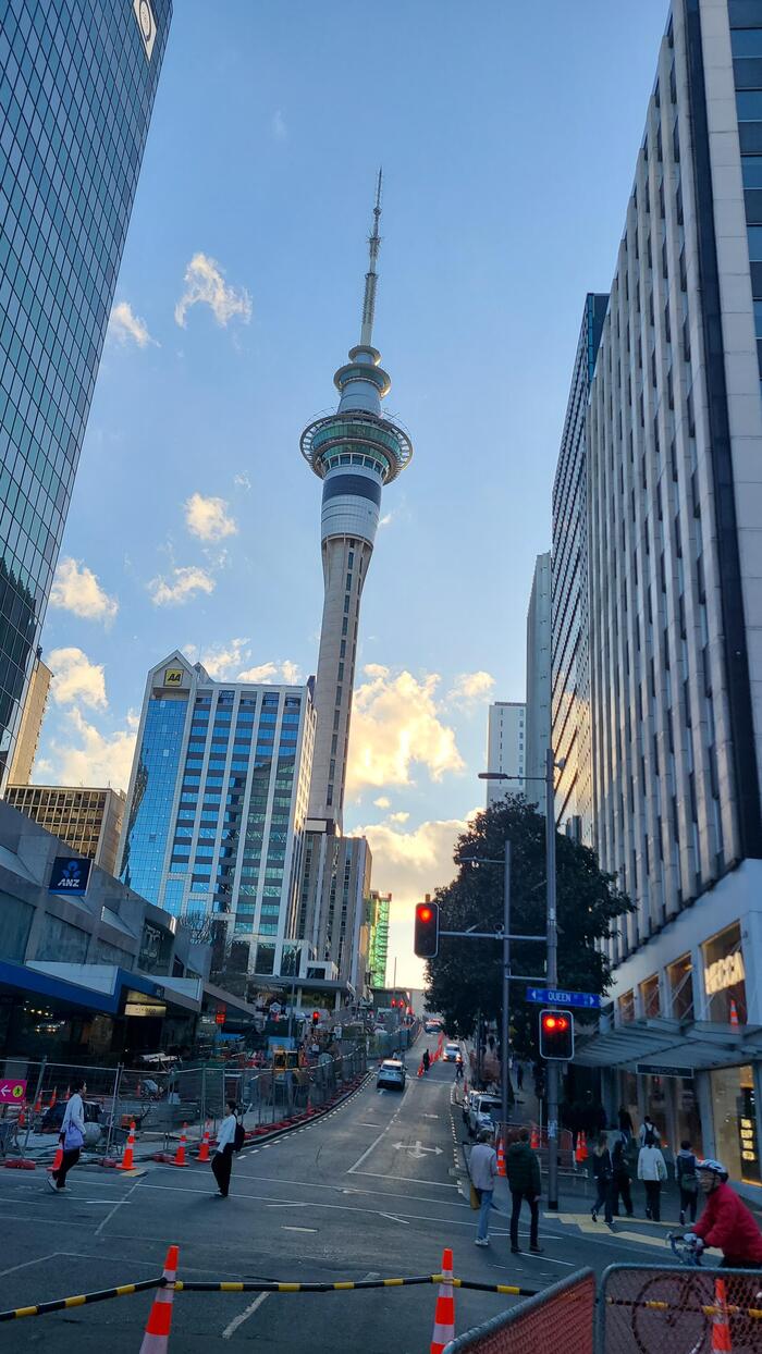 7月28日(日)オークランド在住のニュージーランド人にドライブに誘ってもらいました。①ダウンタウンとスカイタワー