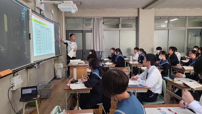 11月14日（木）5限に1年生の保健の授業を見学しました。