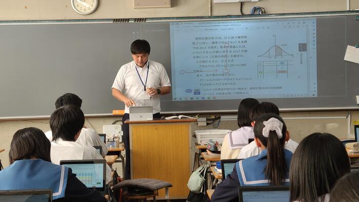 10月18日(水)4限に2年生の少人数で行う数学Ⅱの授業を見学しました。
