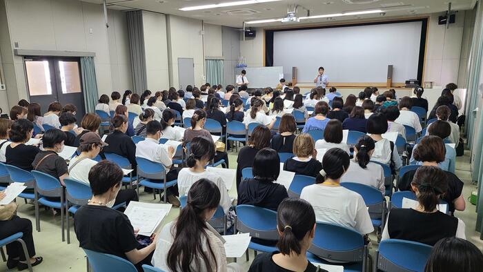 7月3日(水)2年生の保護者集会が行われました。