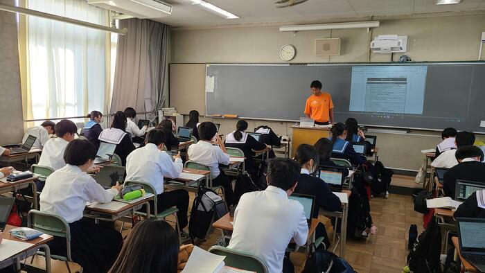 10月12日（木）6限には1年生の保健の授業を見学しました。