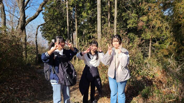2月9日（金）神津嶽ハイキングコースを第一検問所の鳴川休憩所まで向かっています。