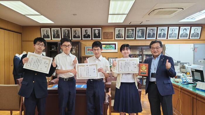 6月3日（月）囲碁将棋部の生徒たちが第48回大阪府中・高等学校将棋選手権大会の報告に来ました。