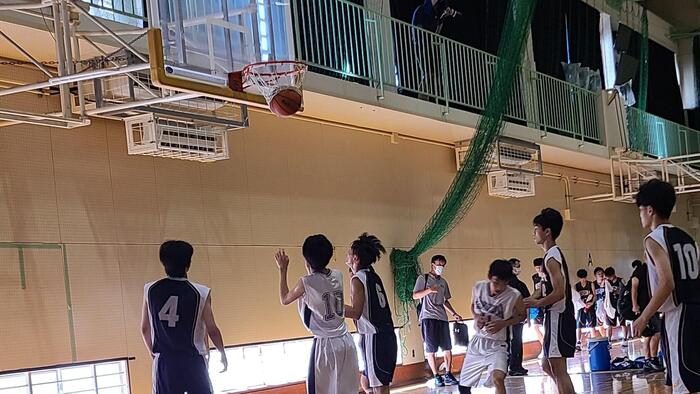 9月4日（日）午後には男子バスケットボール部の公式戦を応援に行きました。