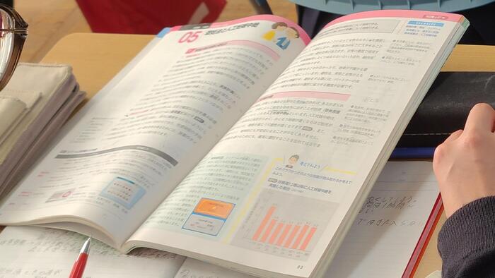 11月13日（水）6限は2年生の保健の授業を見ました。性教育は特に大事です。