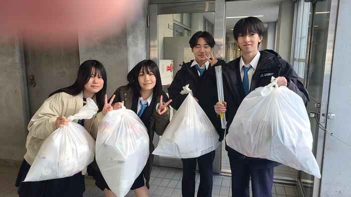 12月24日（火）分別したゴミを集積所に運んでくれているグループもありました。
