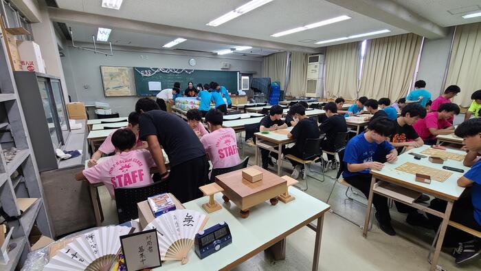 9月1日（金）囲碁将棋部は4階地学講義室のもう半分で対局中