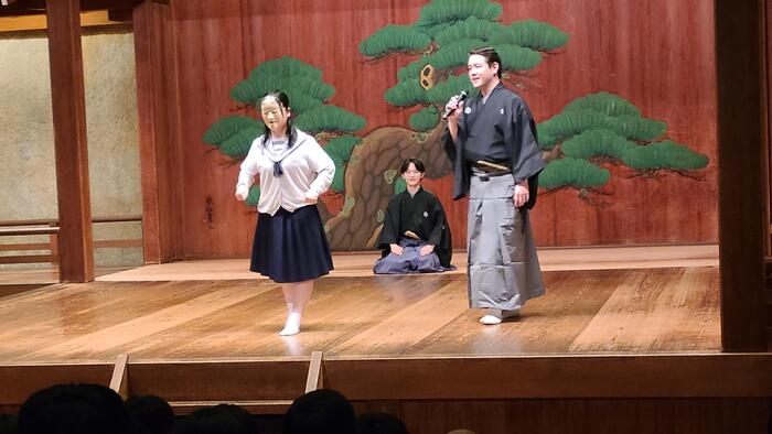 6月15日（木）2年生の芸術鑑賞～大槻能楽堂で狂言「仏師」、能「安達原」鑑賞～に引率同行しました。