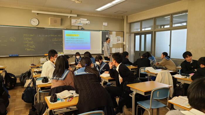 11月15日(水)6限は2年生の保健の授業を見学しました。