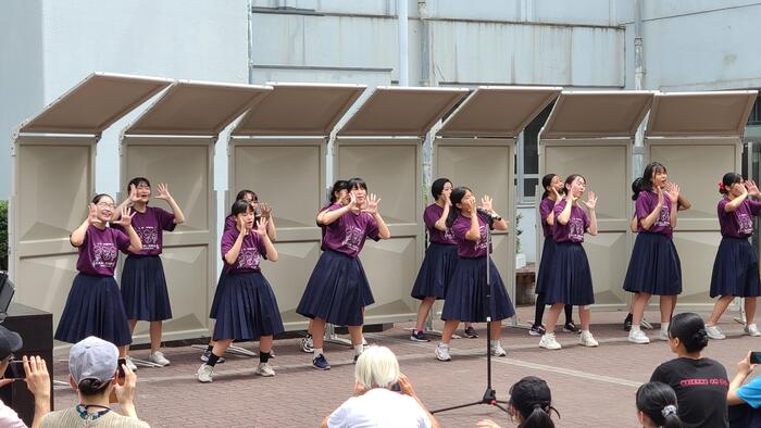 9月2日（土）文化祭2日め、中庭で2番めに登場したのは合唱部でした。