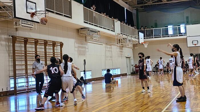 9月10日(土)お昼からは、女子バスケットボール部の公式戦2回戦の応援に行きました。