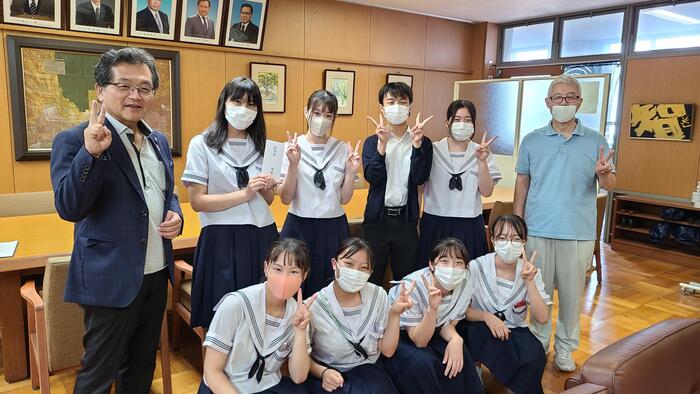 7月12日（水）第45回全国高等学校選手権大会に出場する競技かるた部を激励しました。