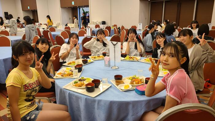 10月28日（月）78期生HR合宿は、サザンビーチホテルで夕食が始まりました。