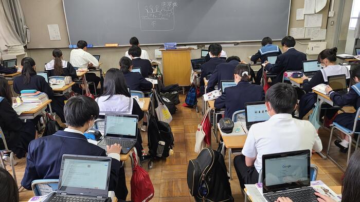 5月8日（水）5限は2年生の家庭基礎の授業を見学しました。