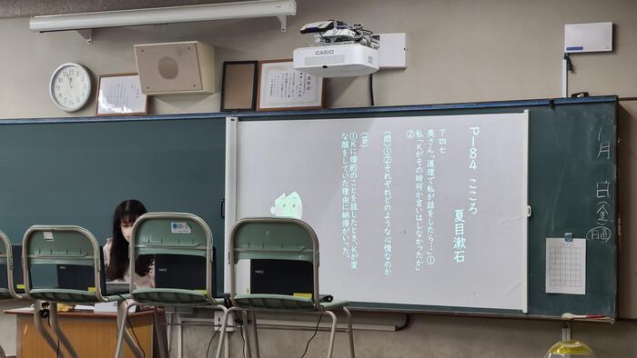 11月2日(水)オンライン授業による2年生への学習補償を行っていました。