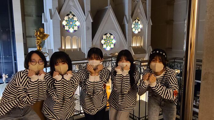 10月27日（木）F組の生徒がお揃いの服で尋ねて来ました。