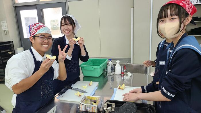 11月13日（金）5限は2年生の家庭科の授業を見ました。