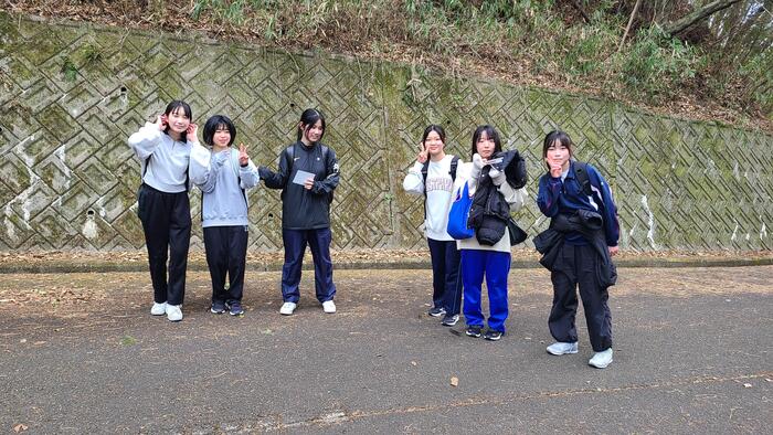 2月7日（金）神津嶽ゴール地点に最初の生徒が到着しました。